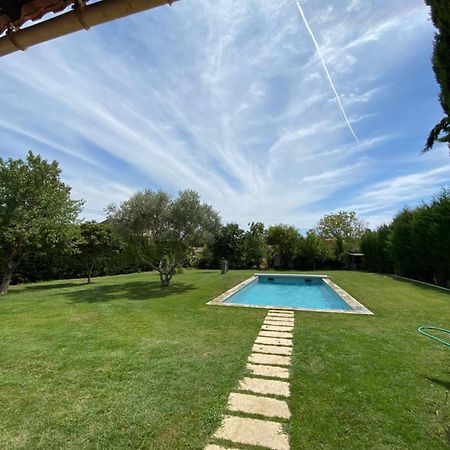Studio En Provence Avec Piscine La Barben Eksteriør billede