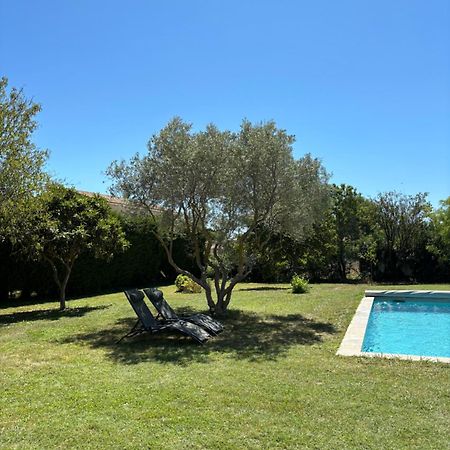 Studio En Provence Avec Piscine La Barben Eksteriør billede