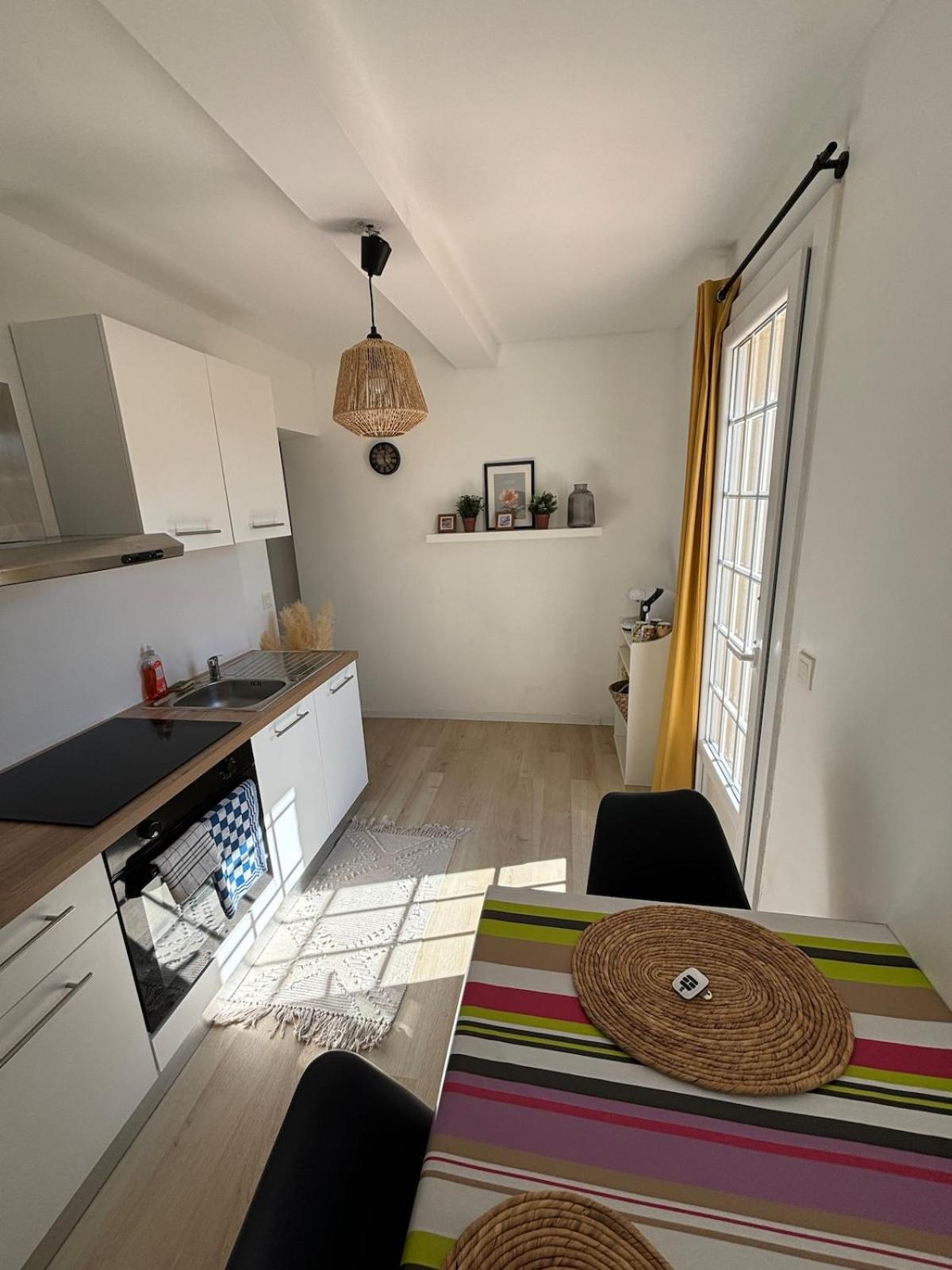Studio En Provence Avec Piscine La Barben Eksteriør billede