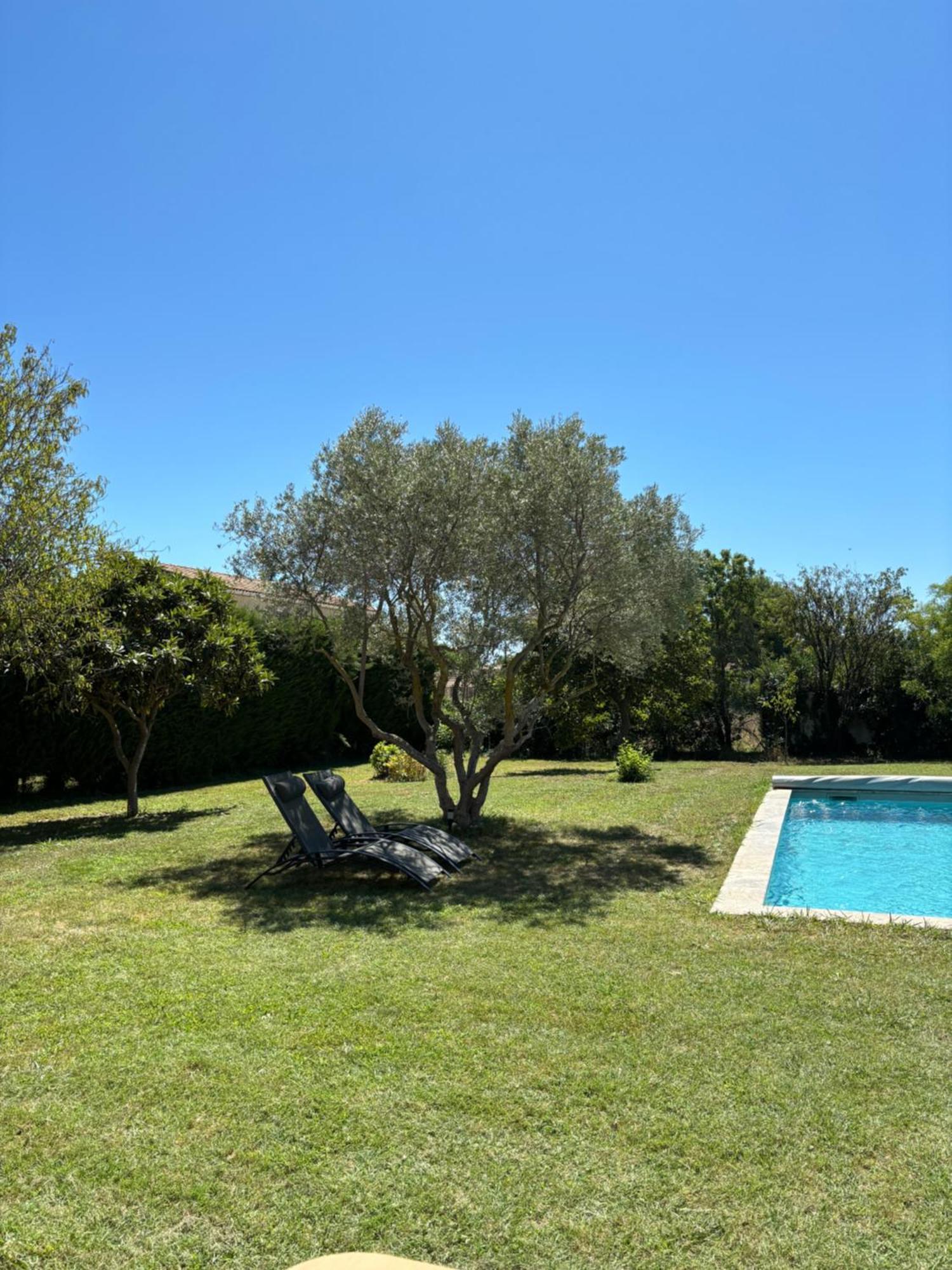 Studio En Provence Avec Piscine La Barben Eksteriør billede